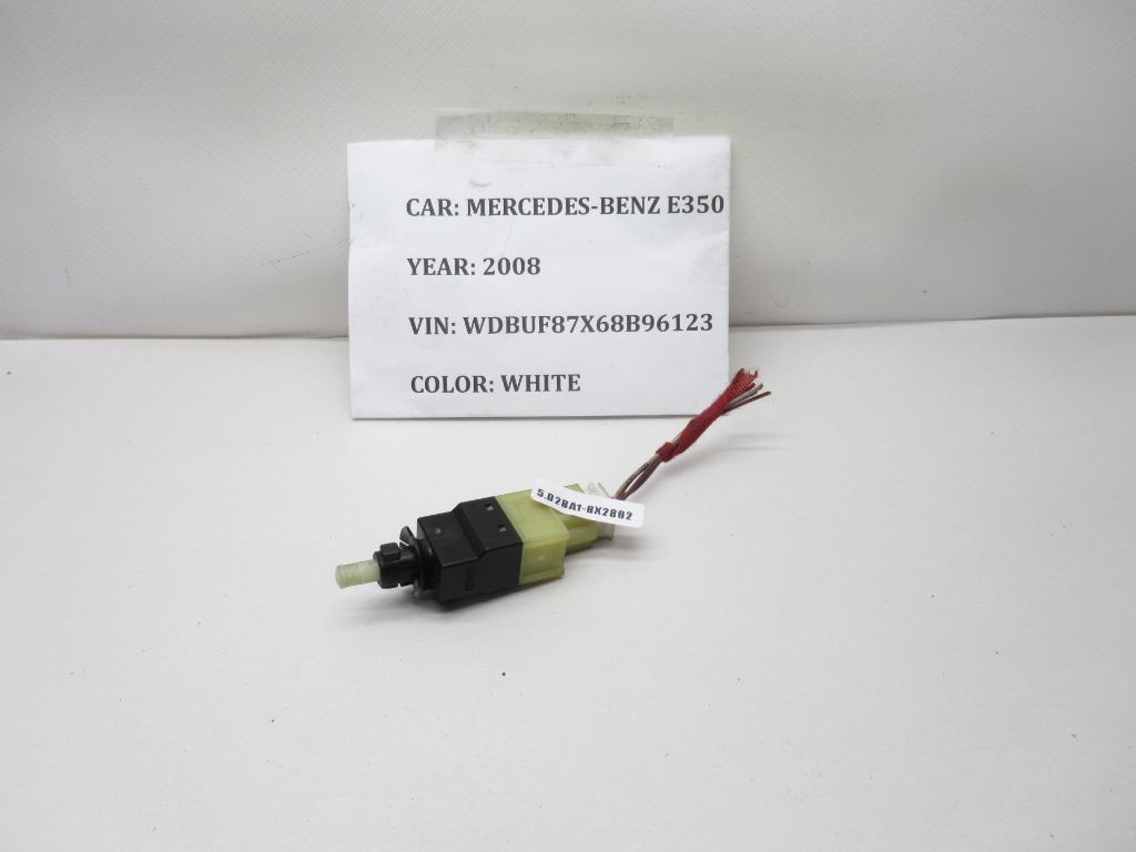 2006-2009 Mercedes E350 Brake Pedal Stop Light Switch A0015456709 OEM