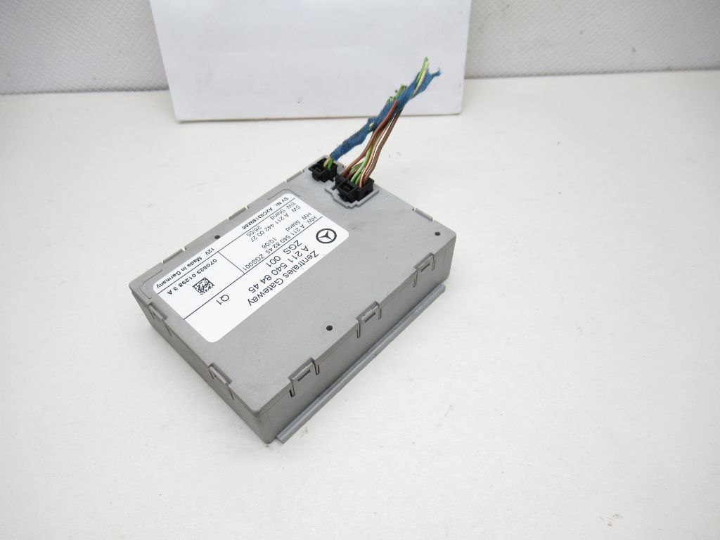 2007-2009 Mercedes E350 Central Gateway Control Module A2115408445 OEM