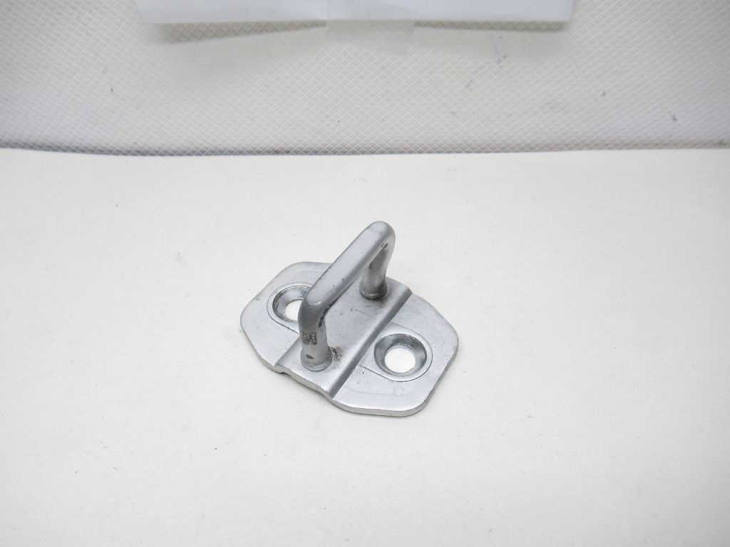 2013-2016 MERCEDES-BENZ GL450 Door Lock Latch Striker 11000049B OEM