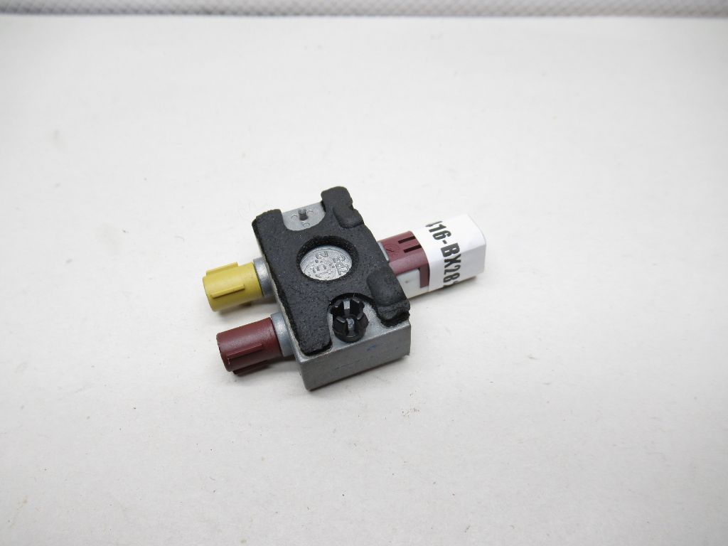 2012-2016 Mercedes-Benz Antenna Amplifier Splitter Duplexer A2128704089 OEM