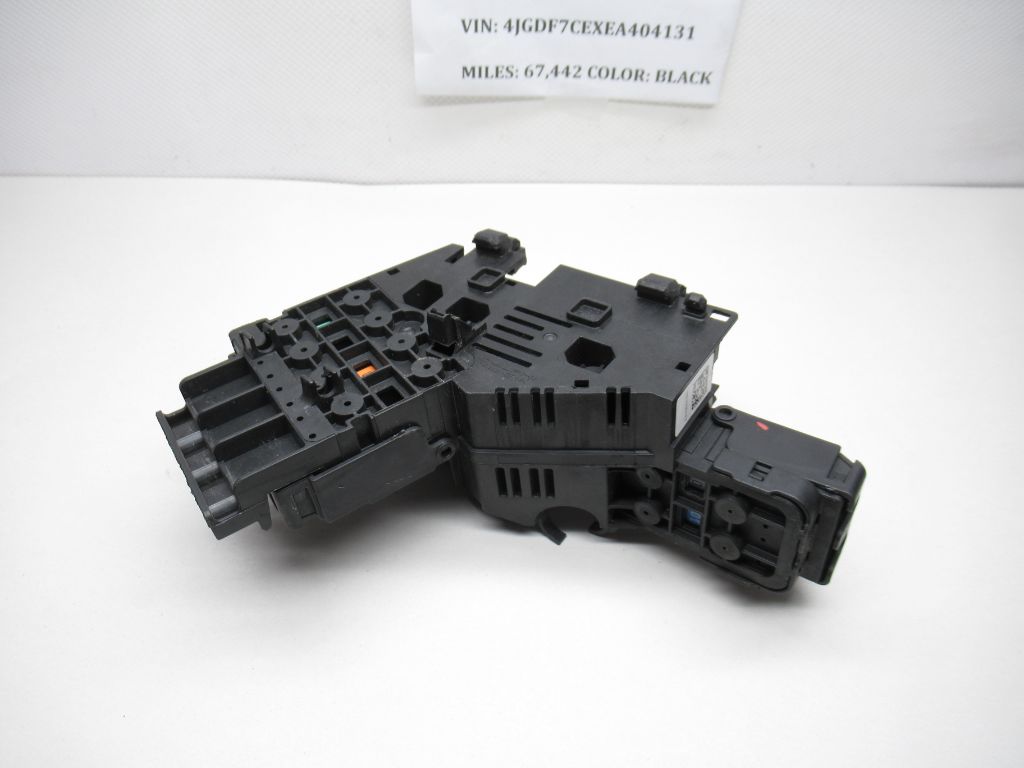 2013-2016 Mercedes-Benz GL450 Fuse Box Relay Control Unit A1665402450 OEM