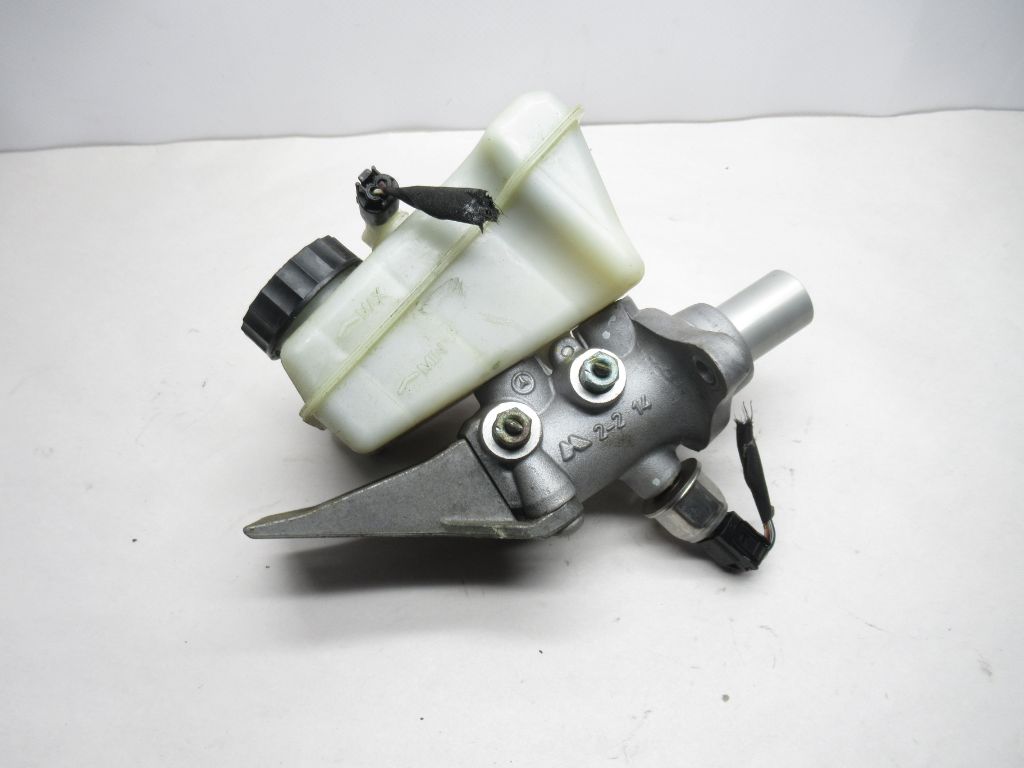 2007-2010 Mercedes-Benz ML350 GL320 GL450 Power Brake Master Cylinder Reservoir