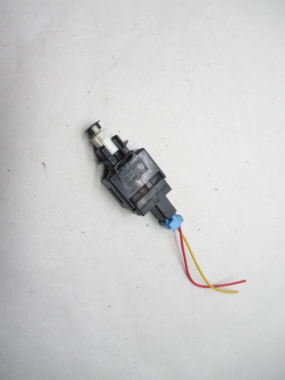 2004-2010 Volvo XC90 Brake Light Switch 8622064 OEM