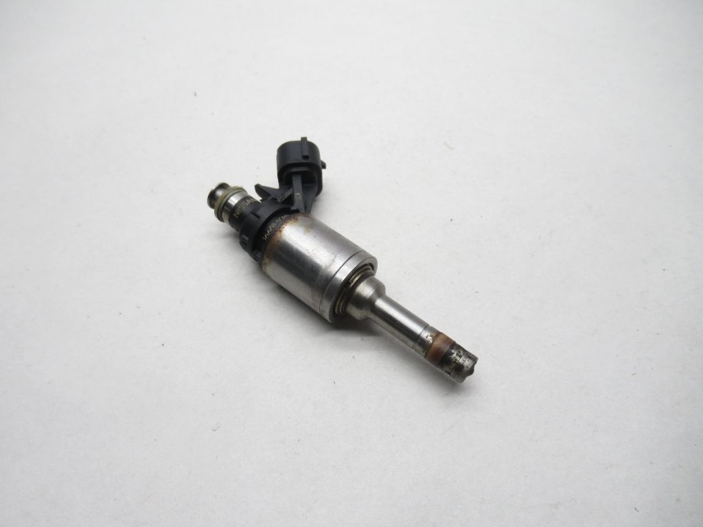 2018-2020 Infiniti Q50 Fuel Injector 0261500235 / 166005CA0A OEM