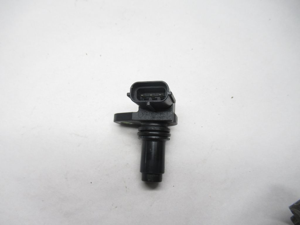 2010-2021 Jaguar XJ XF Engine Camshaft Position Sensor 6G9N12K073BB OEM