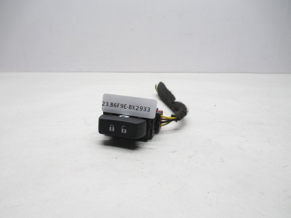 2017-2022 Chevrolet TRAX Front Door Lock Unlock Switch 95299159 OEM