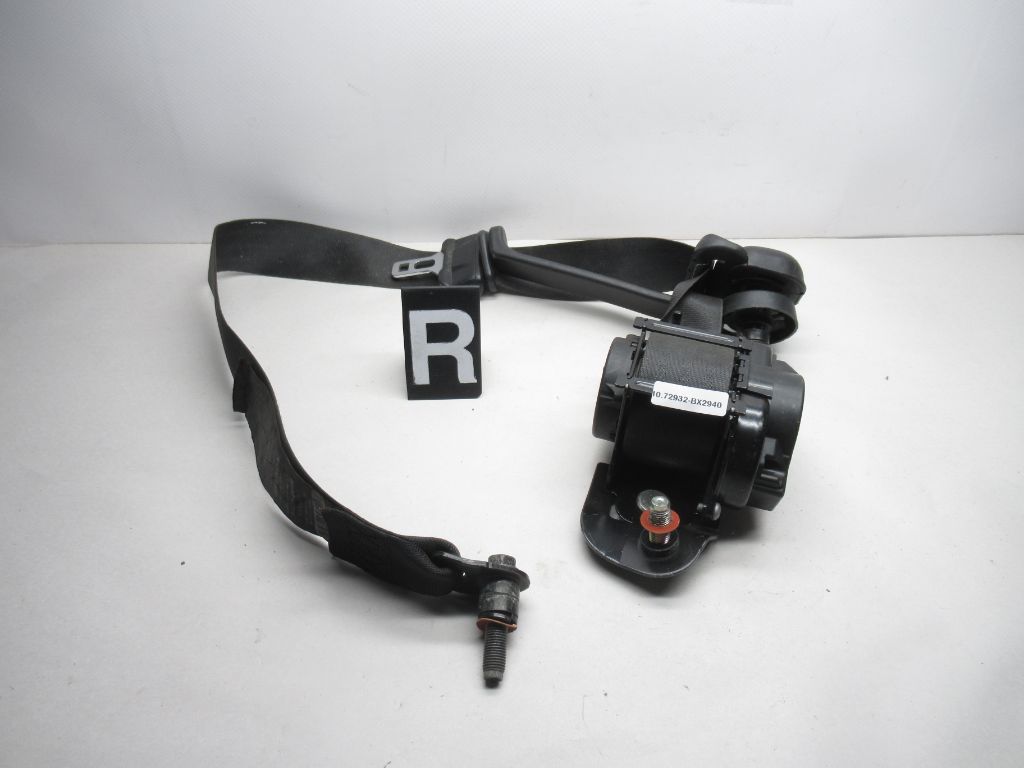 2013-2016 Hyundai Genesis Front Right Seat Belt Retractor 621585800B OEM