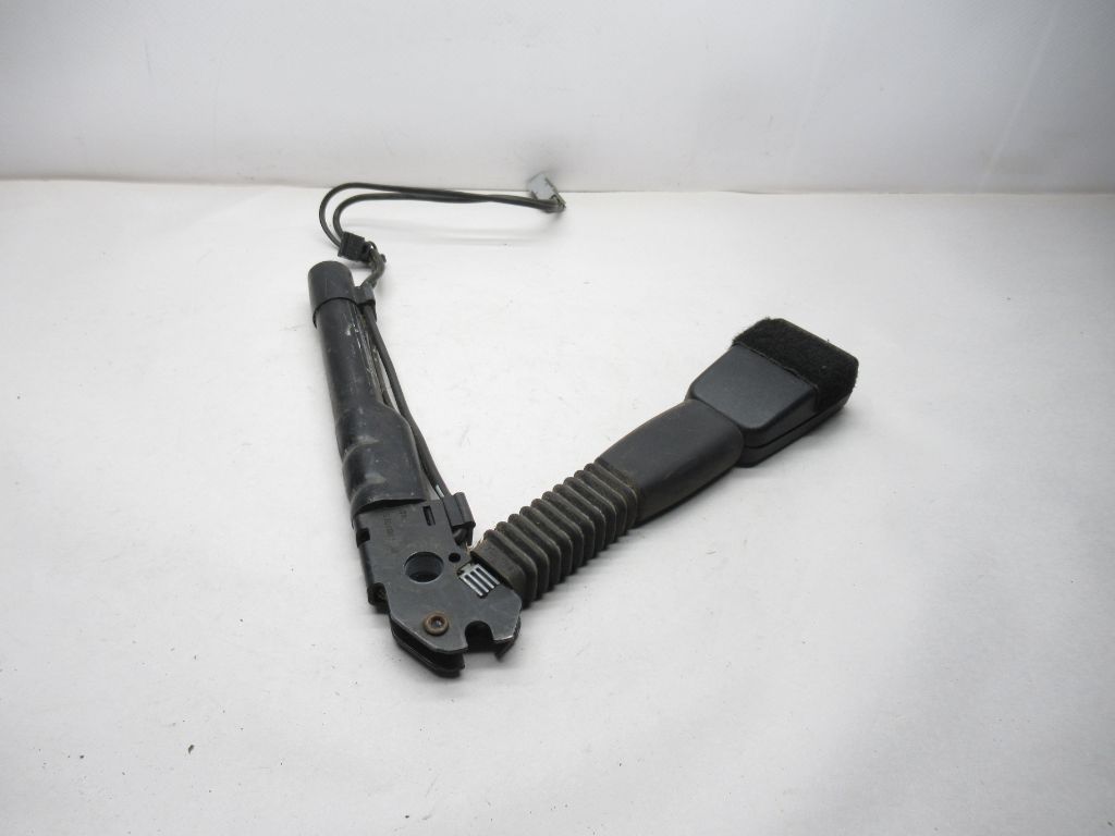 2006-2013 BMW 325i Front Right Seat Belt Buckle 7126296 OEM