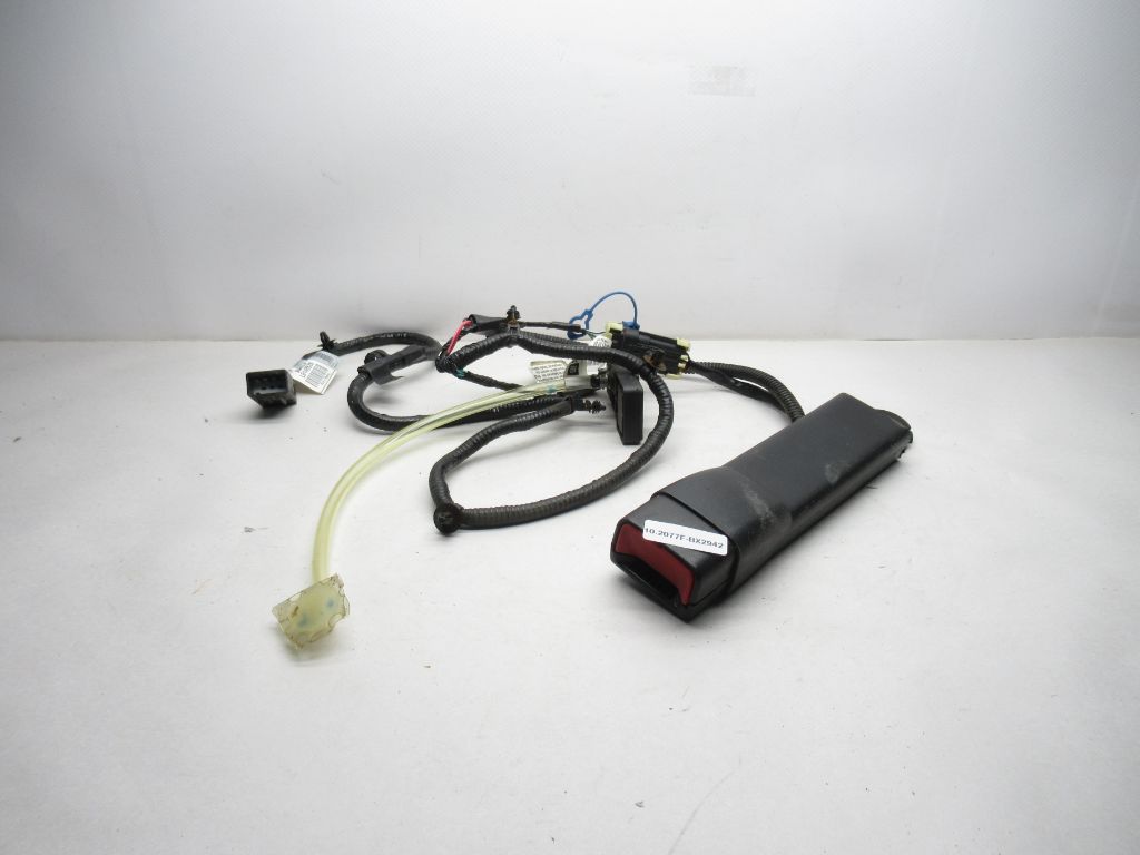 2009-2013 Chevrolet Silverado Sierra, Tahoe Right Seat Buckle Assy 28177257 OEM