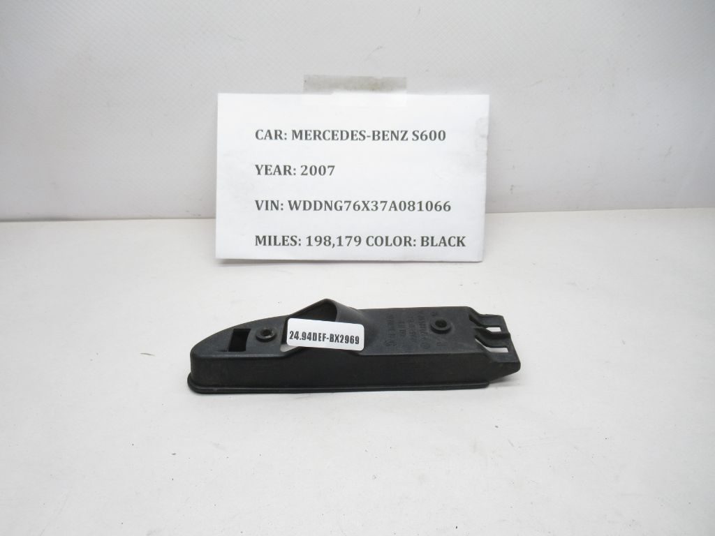 2007-2009 Mercedes S600 Turn Signal Light Holder Bracket A2218850214 OEM
