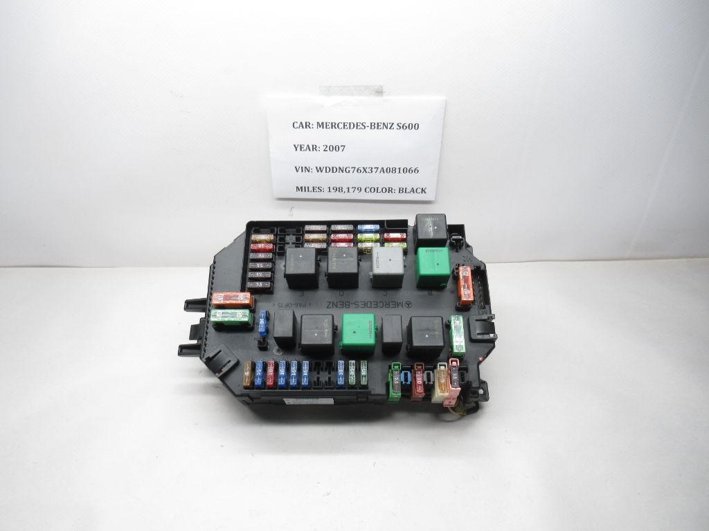 2007-2013 Mercedes-Benz S600 Fuse Relay Box A2215402250 OEM