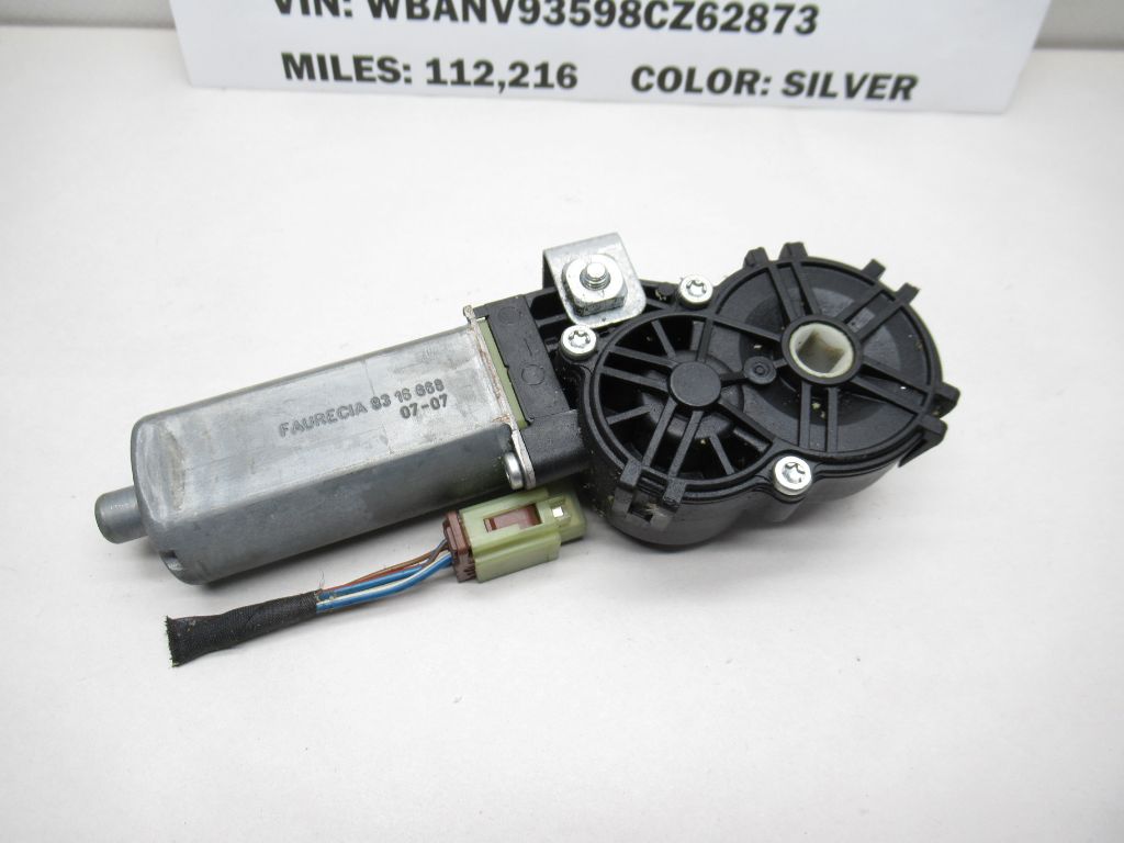 2006-2007 BMW 530XI E60 Front Left Seat Recliner Motor 0390201972 OEM