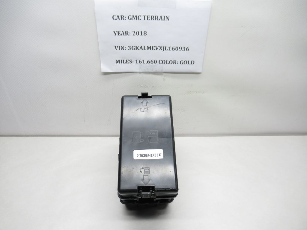 2016-2018 GMC Terrain Cabin Fuse Junction Block Box w/ Cover 33172518 OEM