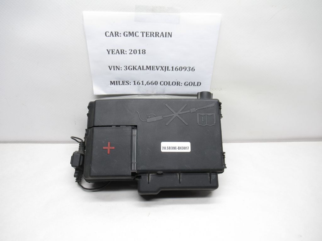 2018-2020 GMC Terrain Battery Distribution Fuse Junction Box Block 84237808 OEM