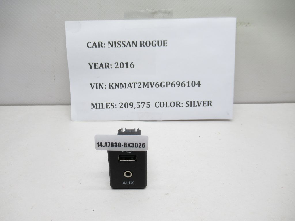 2016-2019 Nissan Rogue Audio Auxiliary Jack USB Port 795405004 OEM