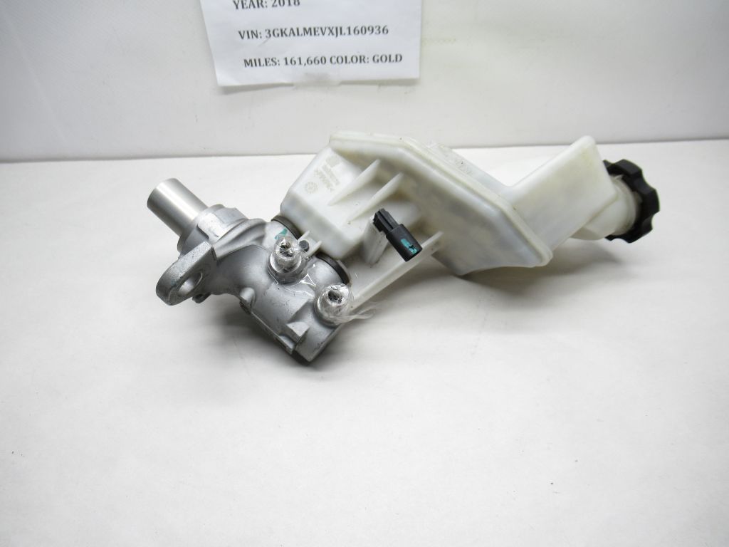 2018-2020 GMC Terrain Brake Master Cylinder Reservoir 32670178 OEM