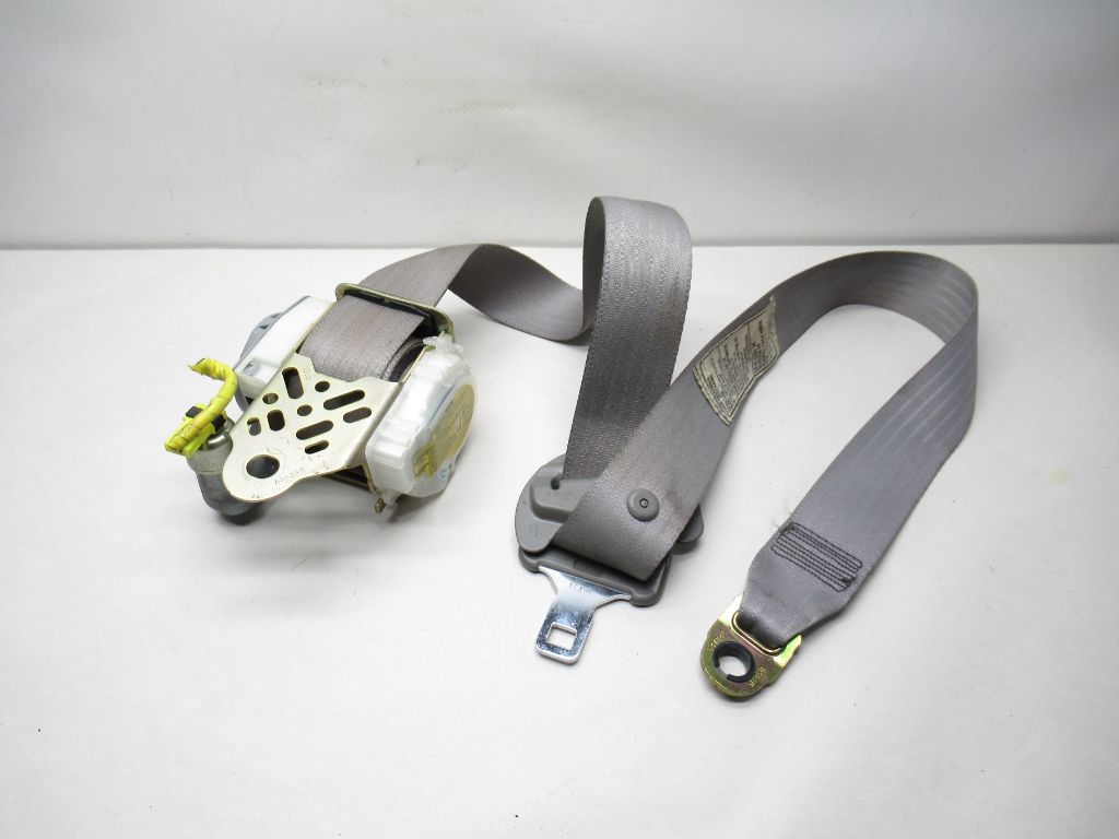 2004-2006 Toyota Sienna Front Seat Belt Retractor 73220-AE020 OEM