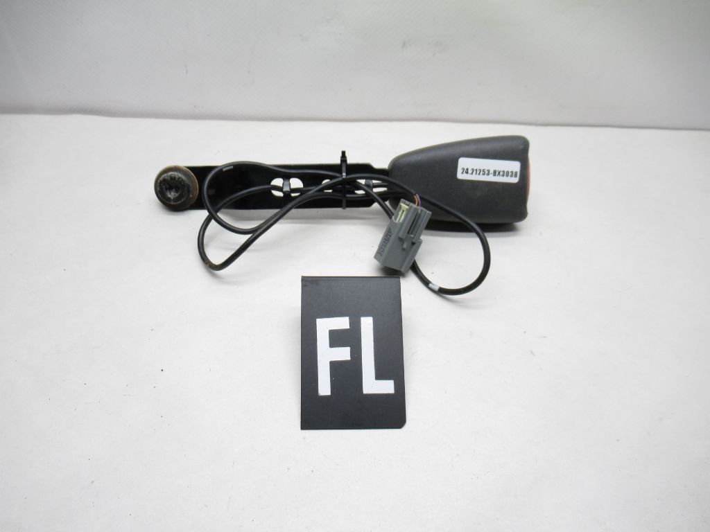 2003-2004 Volvo XC90 Front Driver Side Seat Belt Latch Buckle w/ Cable 9191817 OEM