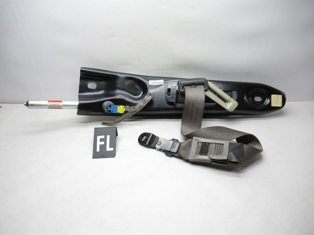 2003-2004 Volvo XC90 Front Left Seat Belt Pretensioner 30675026 OEM