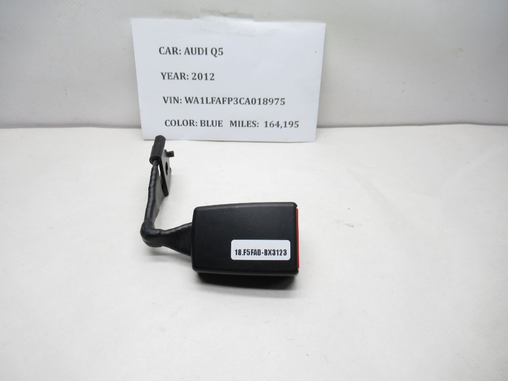 2009-2012 Audi Q5 Rear Middle Seatbelt Seat Belt Buckle 8R0857740F OEM