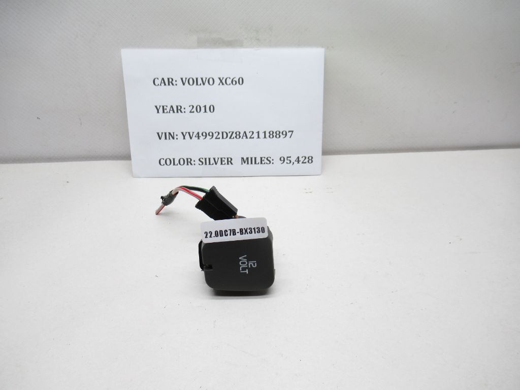 2010-2011 Volvo XC60 Lighter Socket 12 Volt Power Outlet  OEM