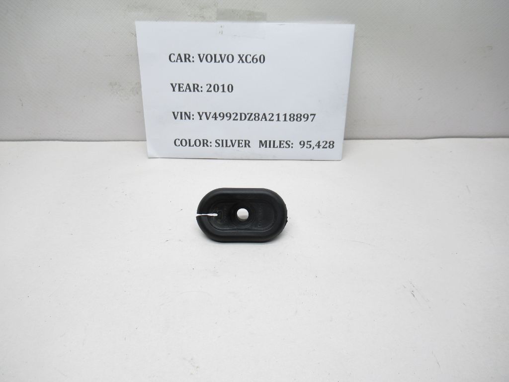 2010-2013 VOLVO XC60 Windscreen Washer Hose Grommet / Damaged 30699651 OEM