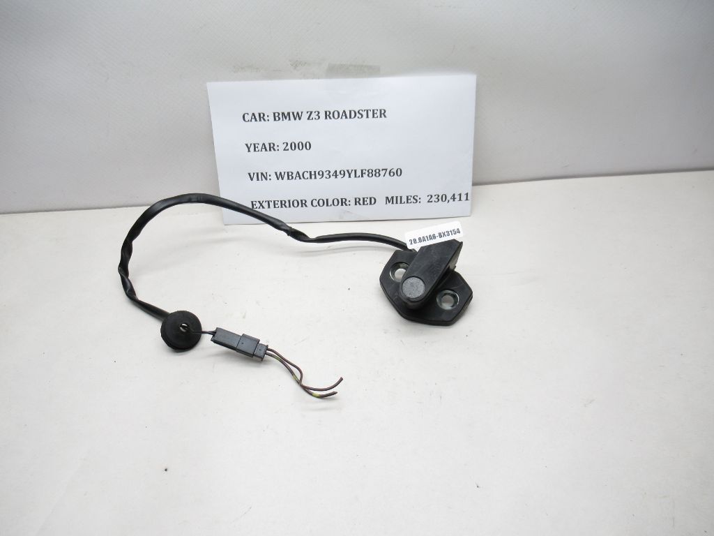 1996-2002 BMW Z3 Roadster Door Lock Latch Striker 8399245 OEM