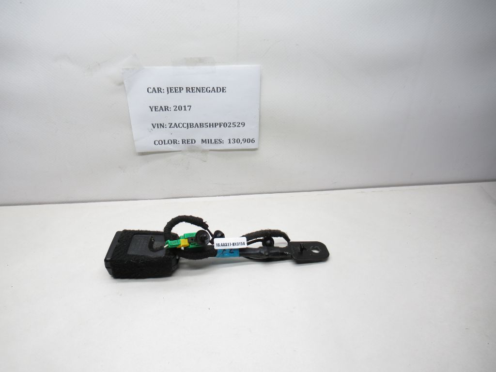 2015-2018 Jeep Renegade  Front Left Seat Belt Buckle 52040912 OEM