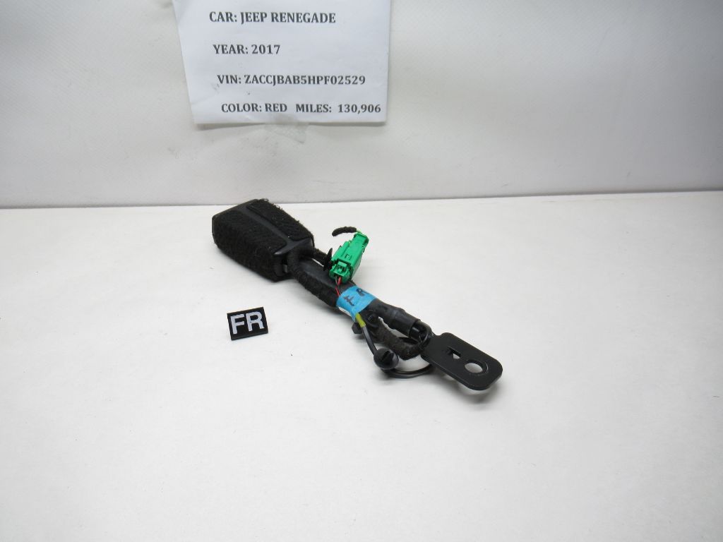 2015-2018 Jeep Renegade  Front Right Seat Belt Buckle 52040912 OEM