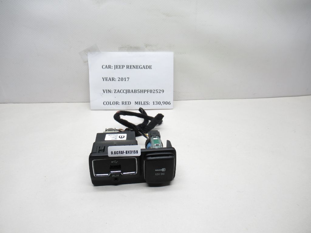 2015-2017 Jeep Renegade Center Console AUX USB 735604054 OEM