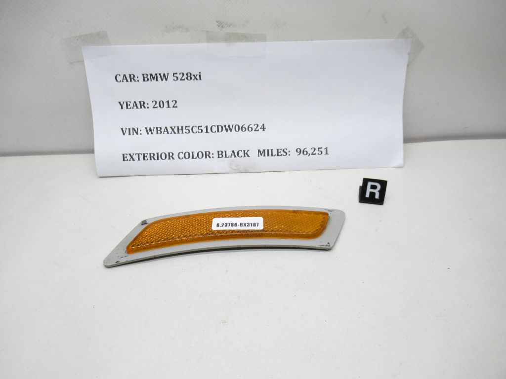 2012-2015 BMW 528xi Bumper Right Side Marker Reflector 720326604 OEM