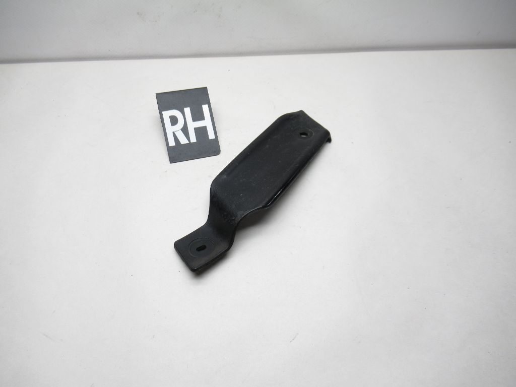 2015-2019 Chevy Suburban Right Fender Protector seal cover 23463925 OEM