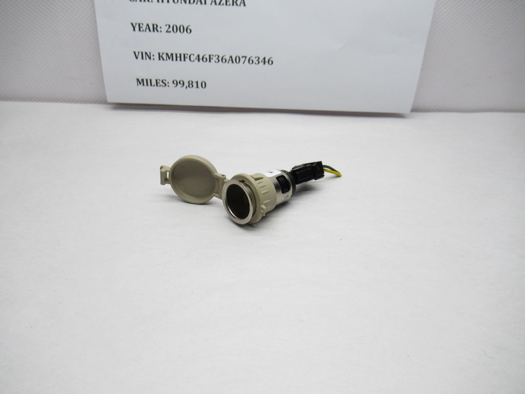 2006-2011 Hyundai Azera  Power Socket Outlet 95120D2000 OEM