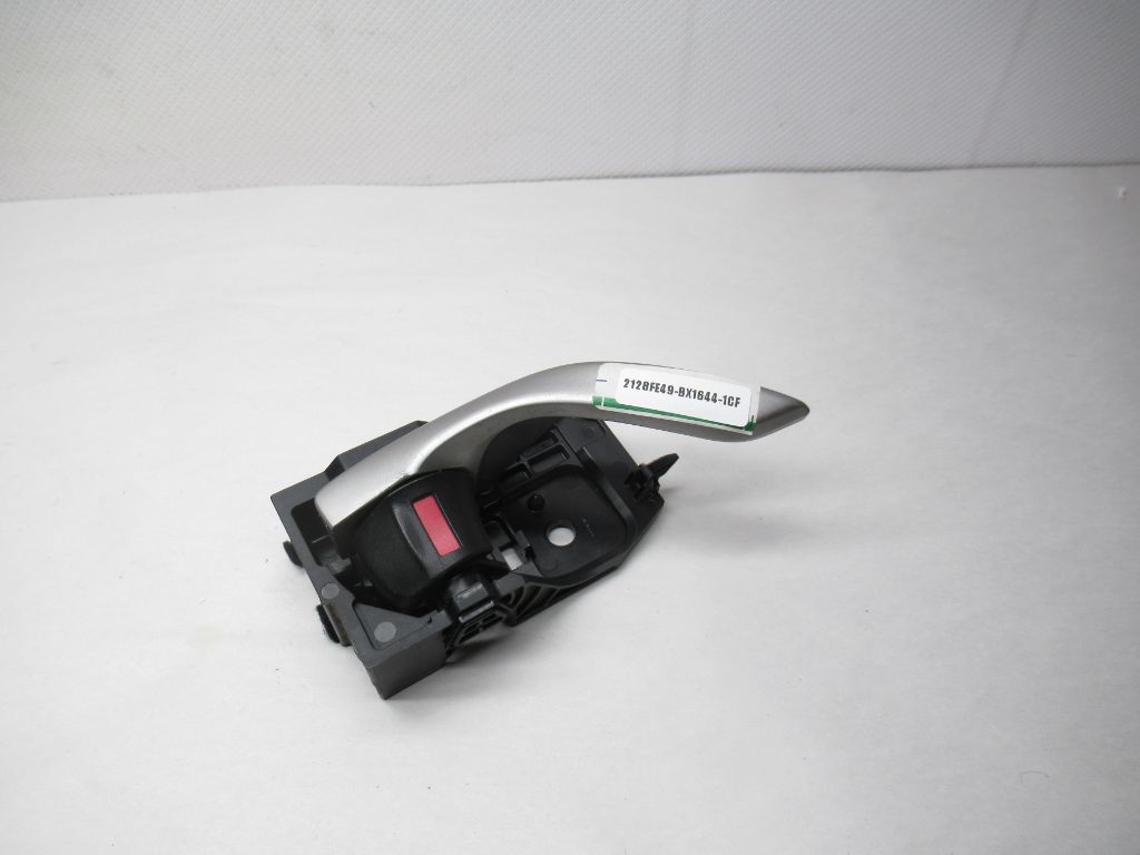 2014-2018 Mazda 3 Right Door Handle KD53T8314 OEM