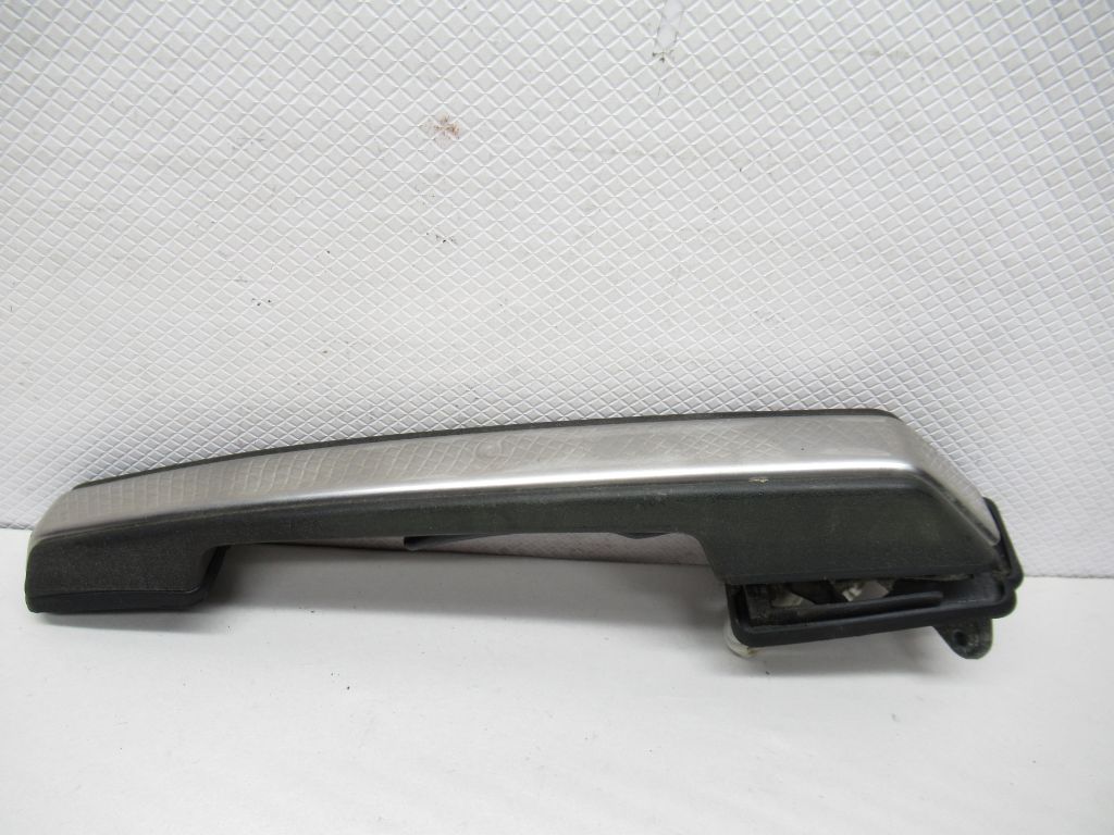 1991-1992 Volvo 940 Right Door Handle Exterior 6846644 OEM