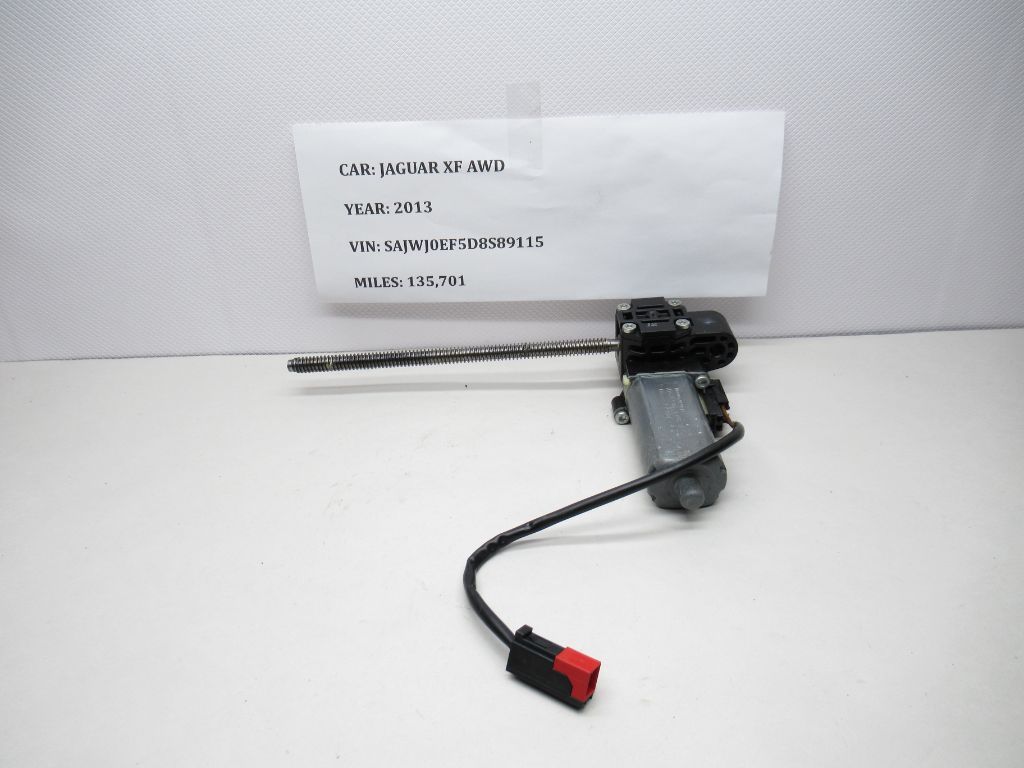 2013-2015 JAGUAR XF Steering Column Adjustment Motor 0390201947 OEM