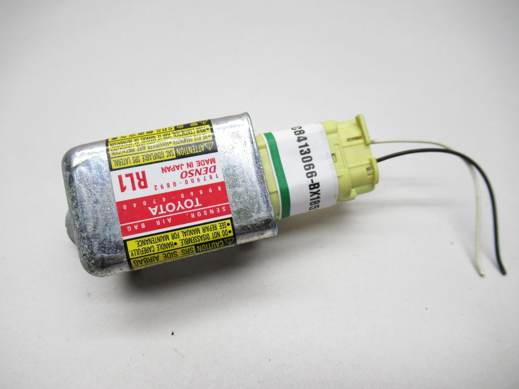 04 - 08 Toyota Prius Impact Sensor 89860-47040 OEM