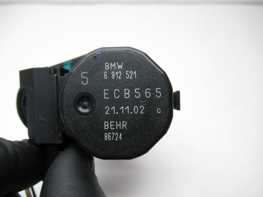 2001-2005 BMW 325i AC Air Conditioner Condenser Flap Blend Actuator 6912521 OEM