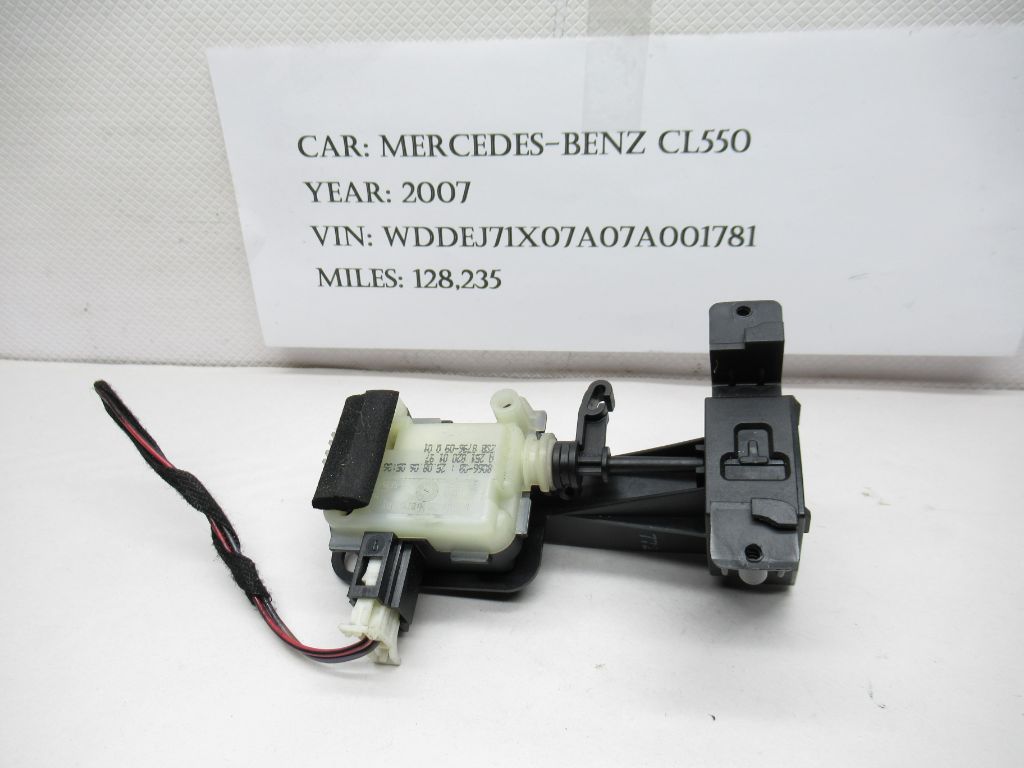 2007-2014 Mercedes Benz CL550 Fuel Door Release Actuator 84040201 OEM