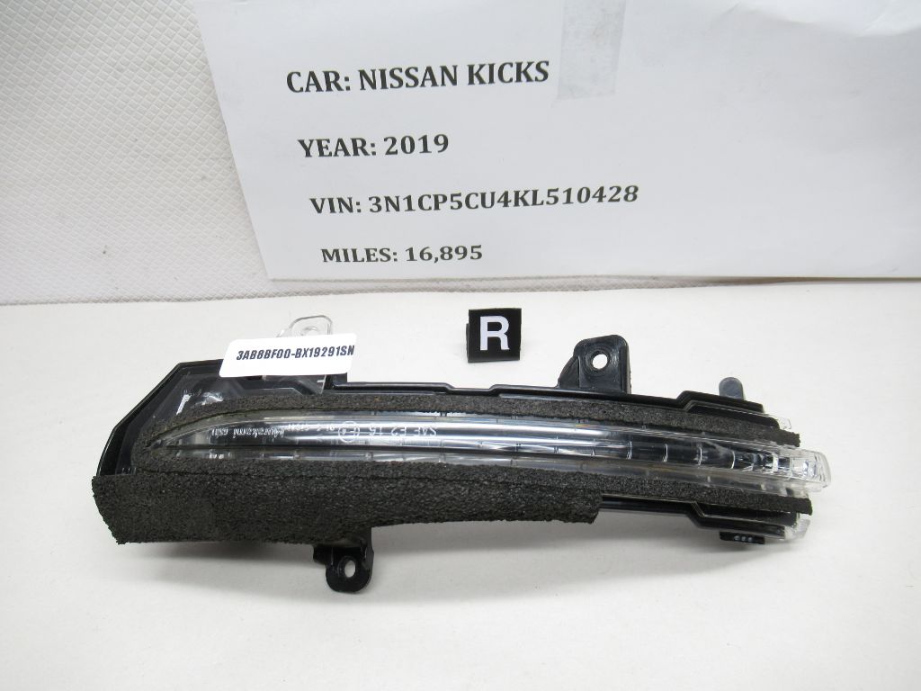 2018-2024 Nissan Kicks Right Side Mirror Turn Signal Lamp 26160-5RE0A OEM