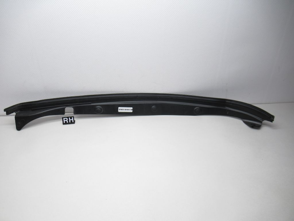 2017-2020 Chevrolet Malibu Right Side Door Weather Strip 23295056 OEM