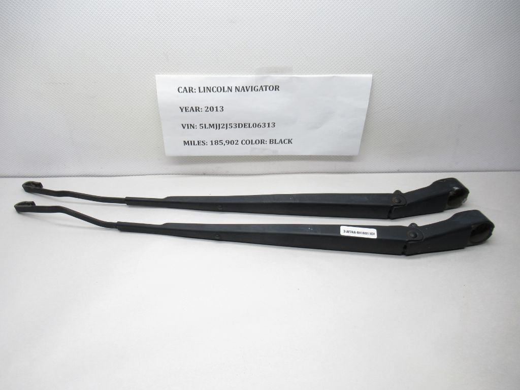 2012-2013 Lincoln Navigator RH & LH Windshield Wiper Arm Set 89813-693 OEM