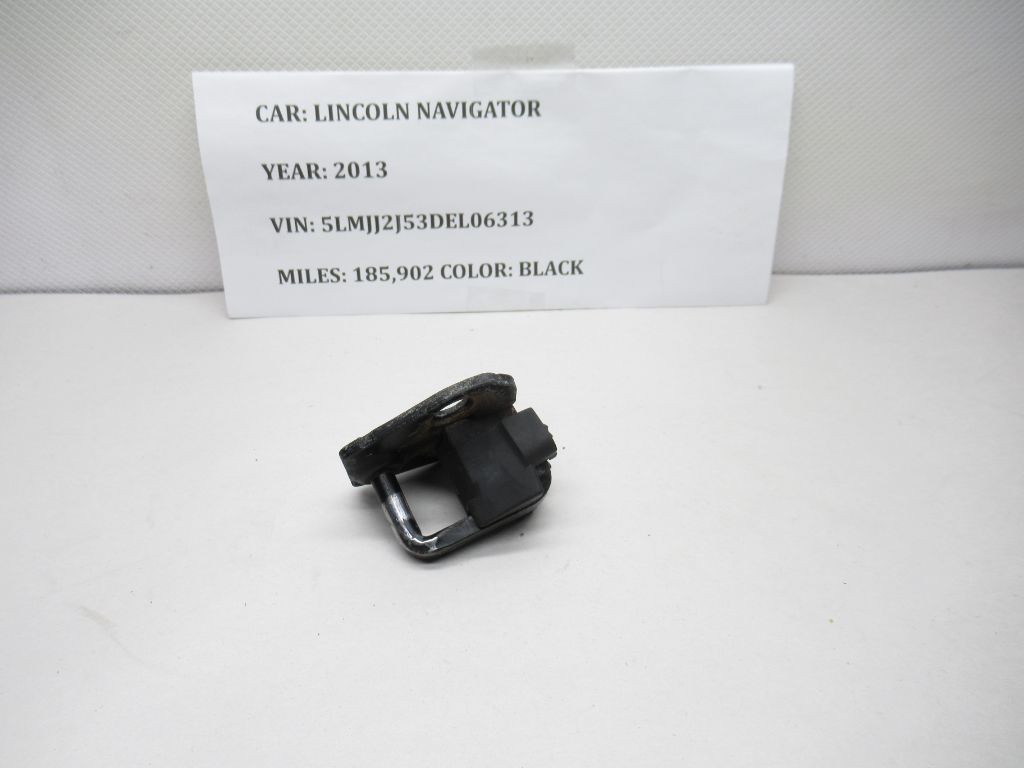 2010-2013 LINCOLN NAVIGATOR Rear Trunk Lower Lock Latch Striker 7843252 OEM