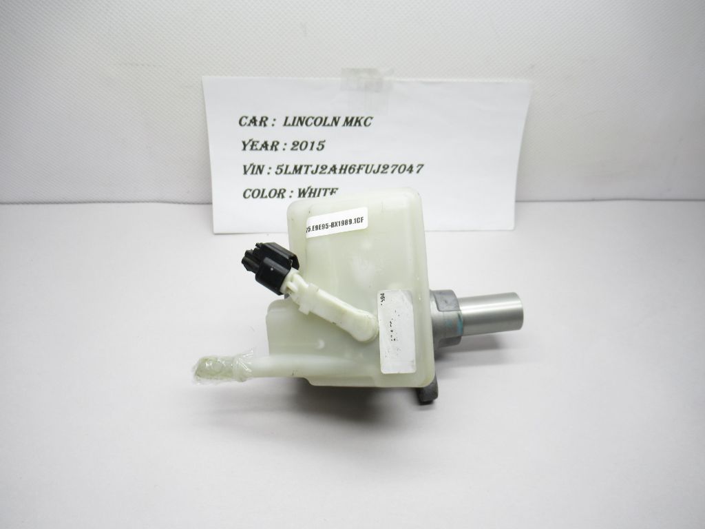 2015-2019 LINCOLN MKC Brake Master Cylinder With Reservoir EJ7C-2140-A OEM