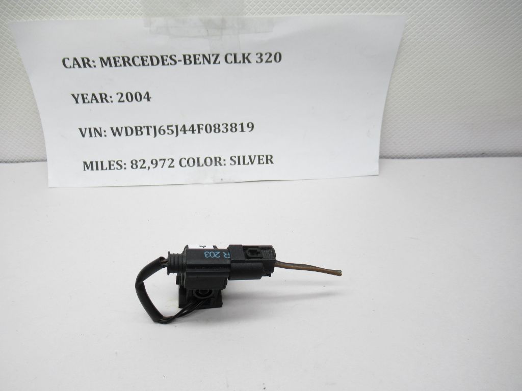 2003-2005 MERCEDES BENZ CLK 320 Windshield Washer Nozzle Jet A2308600347 OEM