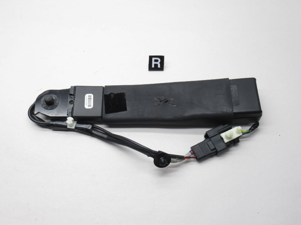 2015-2019 Lincoln MKC Front Right Seat Belt Buckle8 A53-610D66-BA OEM