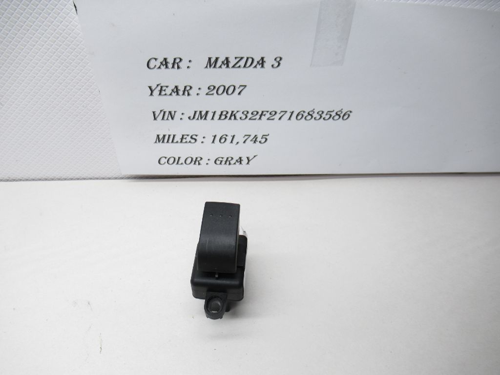 04-07 Mazda 3 R Door Window Control Switch D39766370 OEM