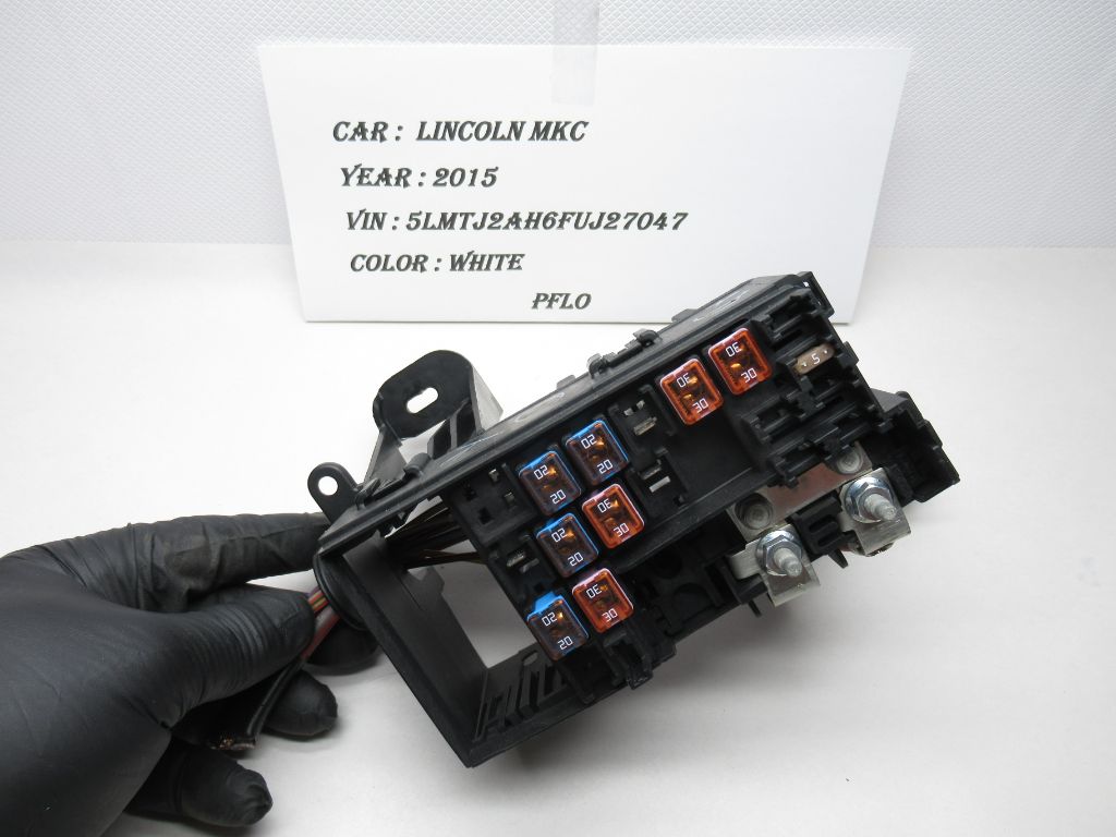 2015-2019 Lincoln MKC Engine Fuse Junction Relay Box EJ7T-14A003-AA OEM