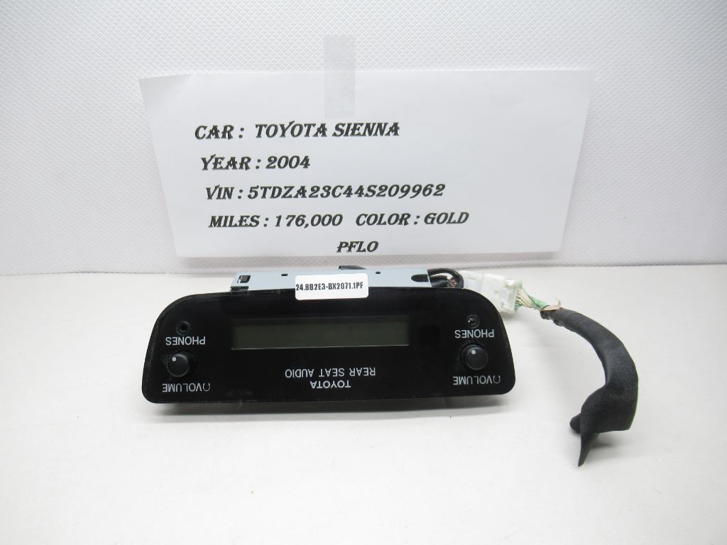 2004-2005 Toyota Sienna Audio Equipment Radio Receiver 86120-AE010 OEM