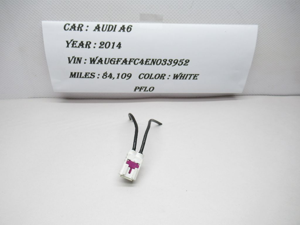 2012-2018 Audi A6 Radio Antenna Connector Plug Socket 6Q0035608 OEM